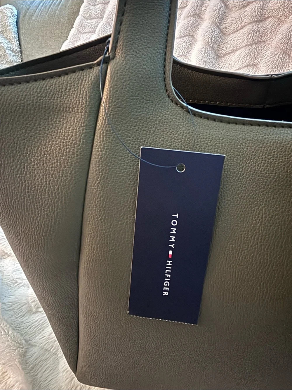Tommy Hilfiger Utility Olive Green Handbag - Picture 4 of 8